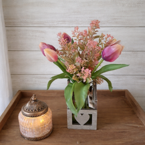 Vaasje met bloemen &  lantaarn